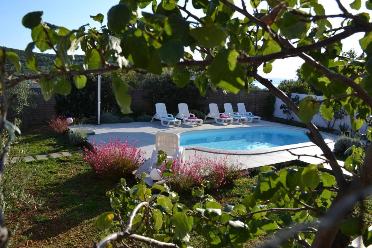 Holiday Home On Dugi Otok - Otok Brbinj Bagian luar foto