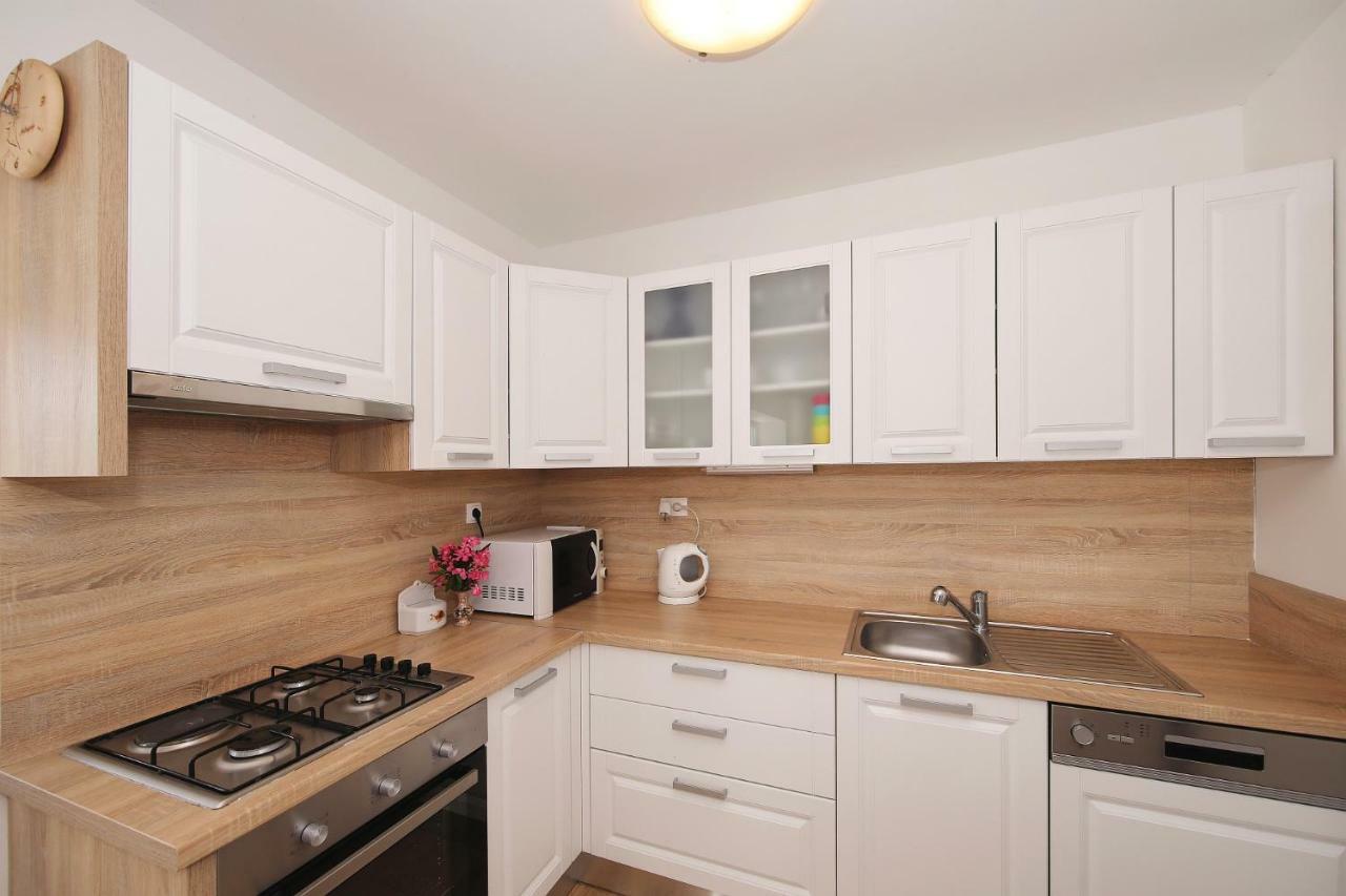 Holiday Home On Dugi Otok - Otok Brbinj Bagian luar foto