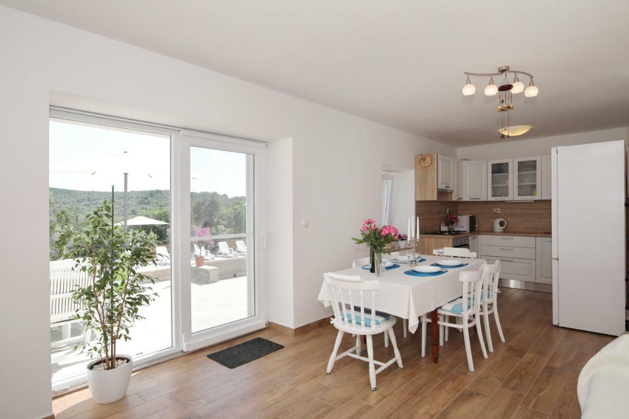 Holiday Home On Dugi Otok - Otok Brbinj Bagian luar foto