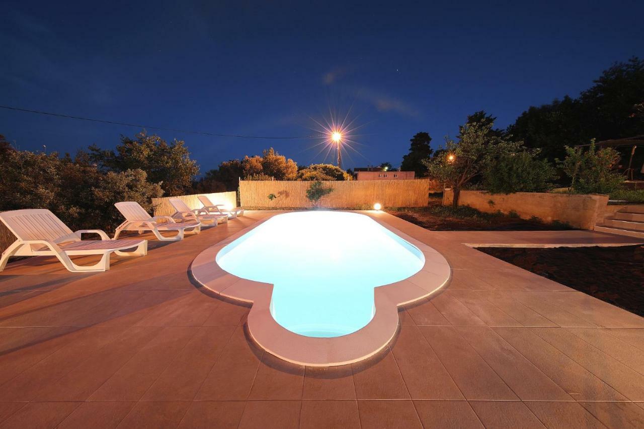 Holiday Home On Dugi Otok - Otok Brbinj Bagian luar foto