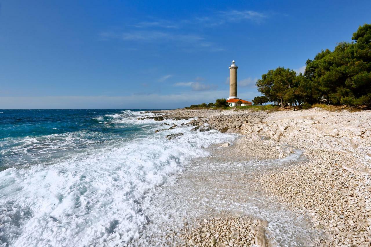 Holiday Home On Dugi Otok - Otok Brbinj Bagian luar foto