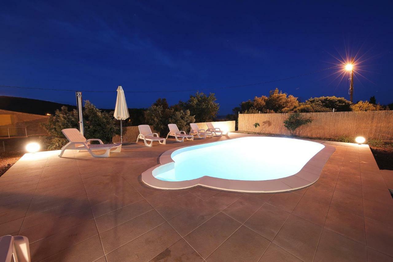 Holiday Home On Dugi Otok - Otok Brbinj Bagian luar foto