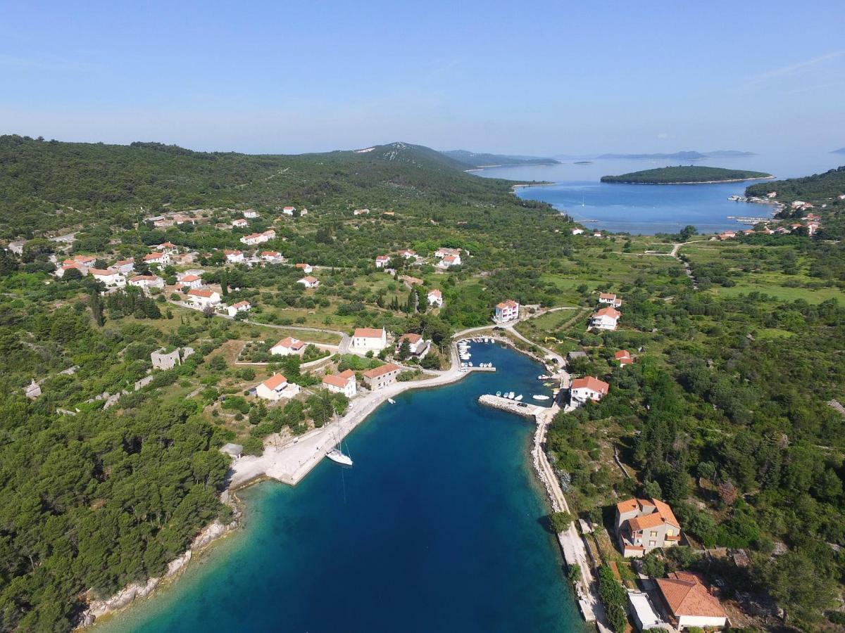Holiday Home On Dugi Otok - Otok Brbinj Bagian luar foto